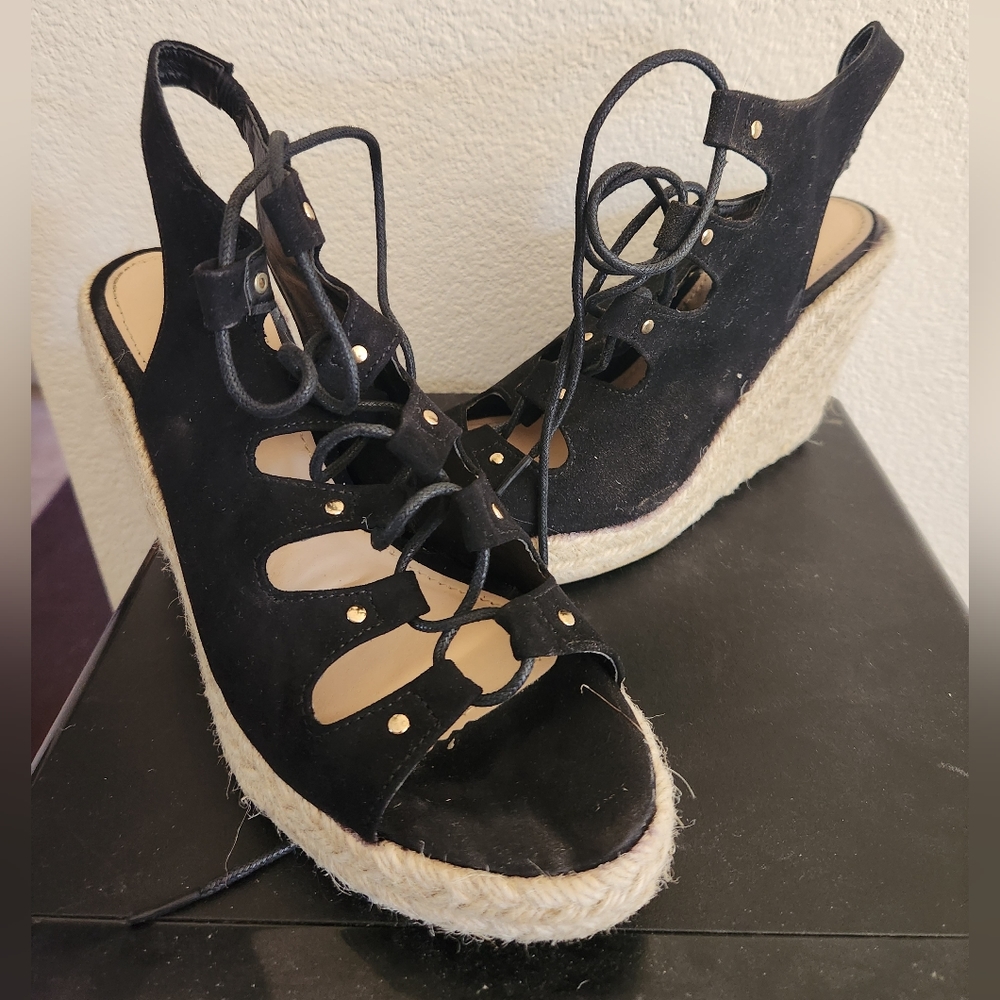 Black wedge size 8